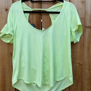 Under Armour Woman’s Open Back Cool Tee✨